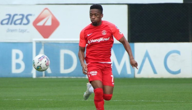 Beşiktaş hazırlık maçında Ümraniye'ye boyun eğdi