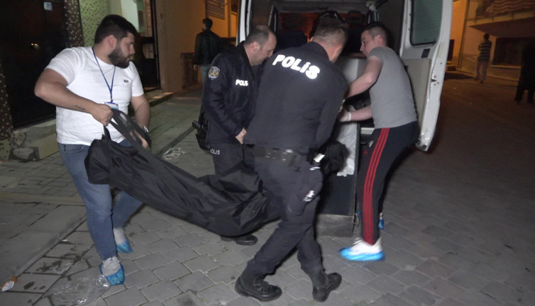 1 yıllık kocasını bıçakla öldürdü