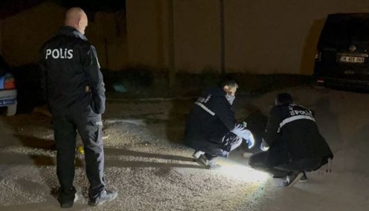 15 yaşındaki genç sırtından kurşunlandı