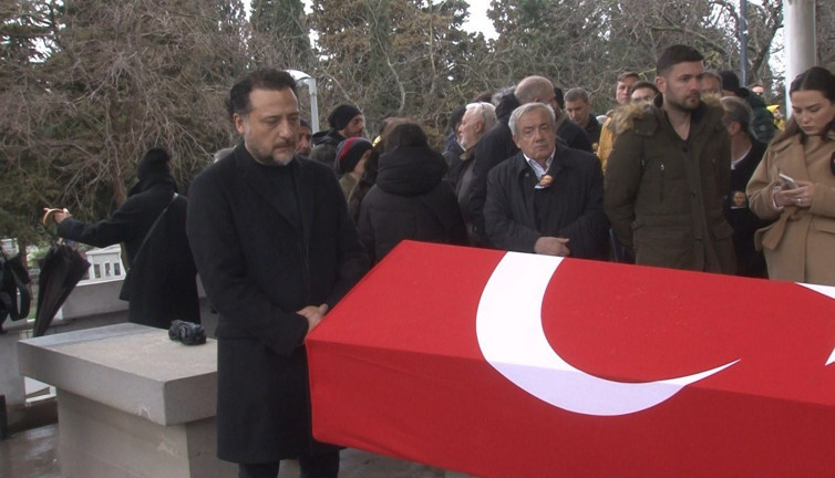 Usta sanatçı Köksal Engür son yolculuğuna uğurlandı. Güle güle Aksakallı dede