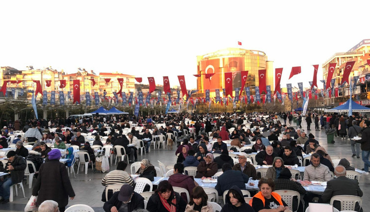 Aydın'da 15 bin kişiye iftar verildi