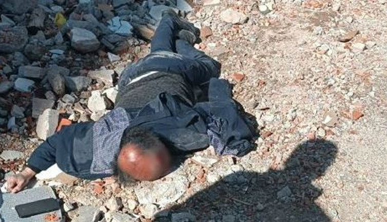 Yıkılan binaların fotoğrafını çekerken komalık oldu