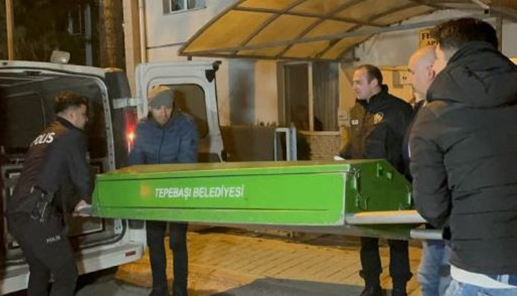 Rus karısını bıçaklayarak öldürdü