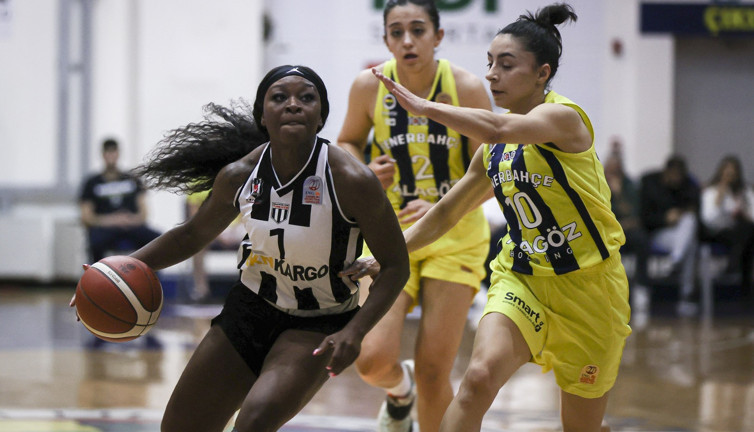 Fenerbahçe Alagöz Holding Beşiktaş GKN Kargo'ya fark attı