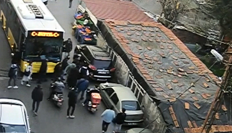 İETT otobüsünün çarptığı yaya hastaneye götürülürken 2. kaza