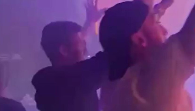 Beşiktaş taraftarı istedi Cenk Tosun kıramadı. Ortalık Beşiktaş diye inledi