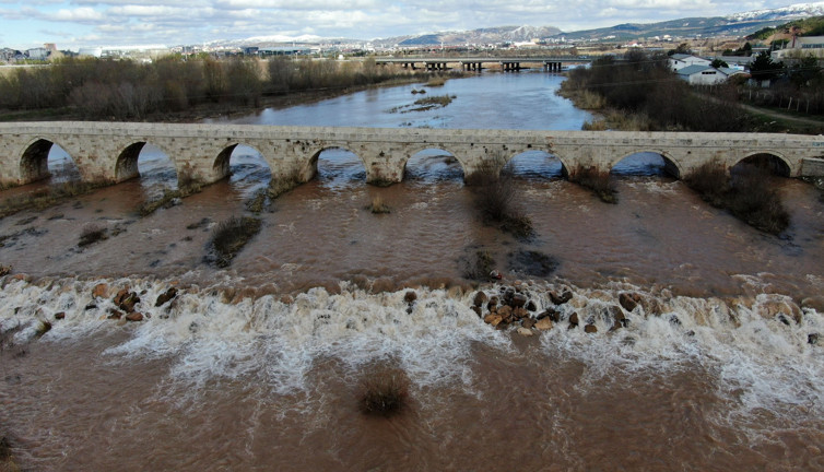 Kızılırmak mevsim yağışlarıyla coştu. Geçen yıl kurumak üzereydi
