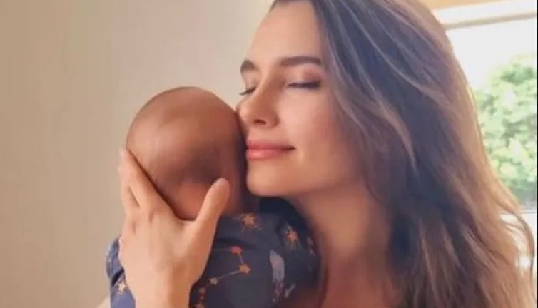 Leyla Lydia Tuğutlu oğlunu paylaştı. "Benim küçük evrenim"