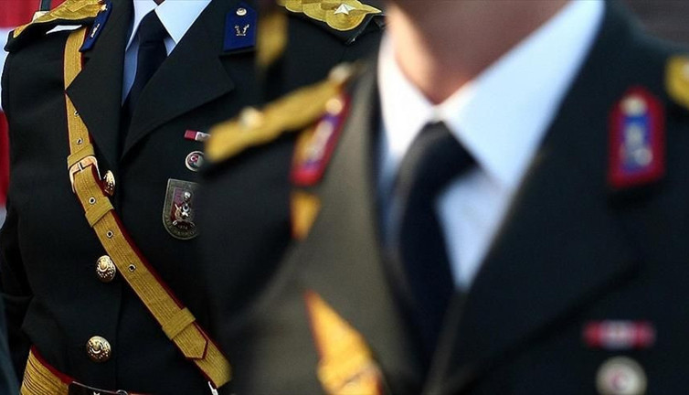 Türkiye’de görevli askerleri yurtdışı seçmeni yapmışlar. Gazeteci Yeliz Koray iddia etti