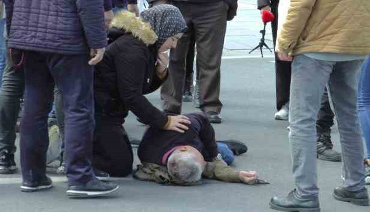 Karşıya geçmek isterken motosiklet çarptı