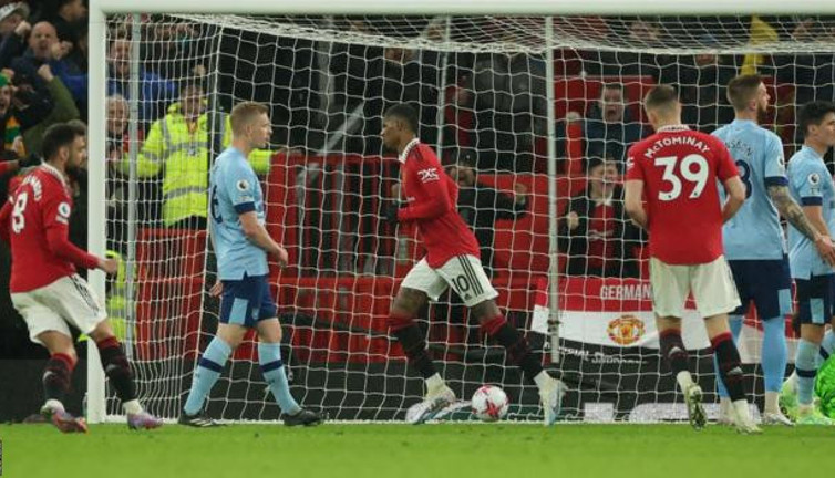 Manchester United ve Newcastle galip