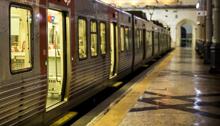 İngiltere’de konut fiyatları martta yıllık bazda yüzde 1,6 arttı