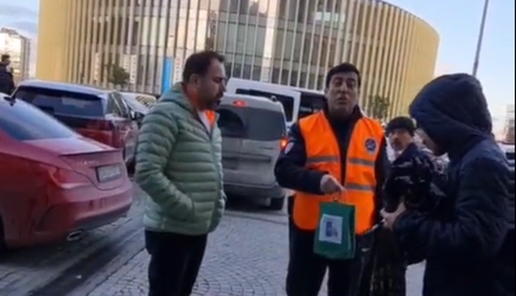 Yabancı devletlere milyarlarca lira harcayan Türkiye’de, Araplar Türk vatandaşlara yardım paketi dağıttı