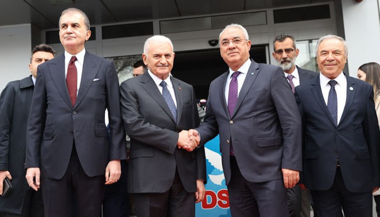 Eski DSP'li isim: Ecevit mezarında ters döndü