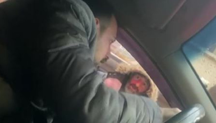 Polisten para isteyen değnekçi yakalandı