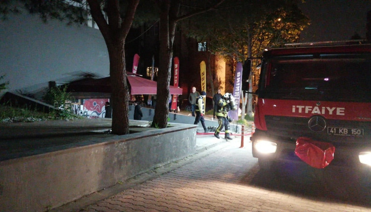 Spor salonunda sauna yangını. Yangın soyunma odalarına sıçradı