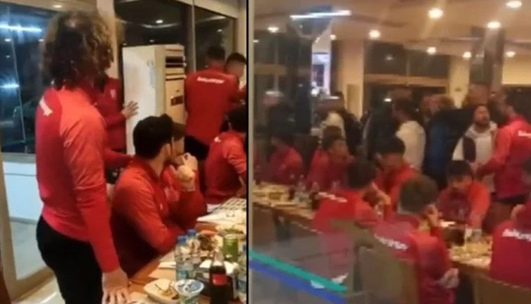 Balıkesirsporlu futbolculara yemek yerken kendi taraftarları saldırdı. Sen misin yemek yiyen