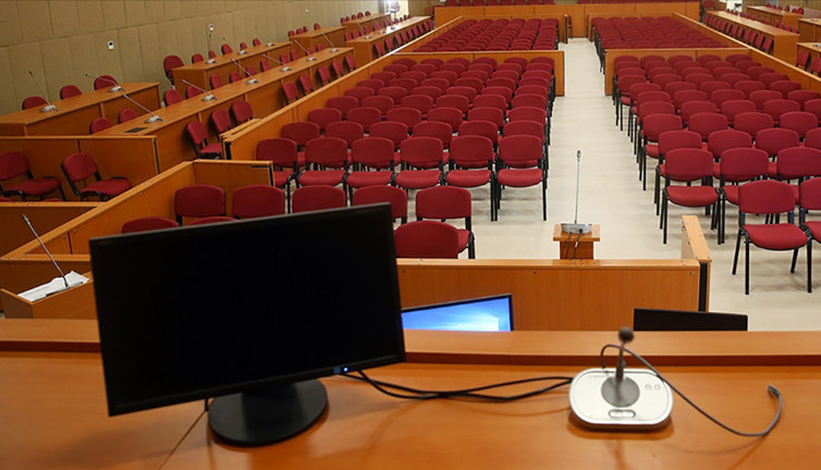 Deprem bölgesi 7 ilçede yargı süreleri 1 Mayıs'a kadar durduruldu