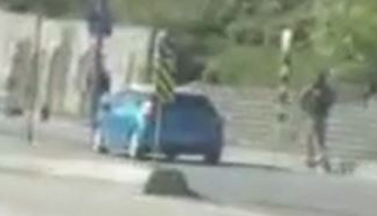 Araçlar yetişemedi. Elektrikli scooterla ölümüne hız yaptı