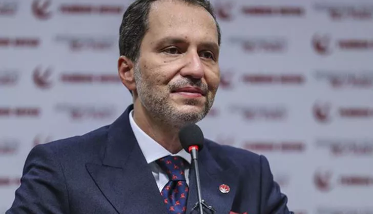 Bir toplu istifa daha. Cumhur İttifakı'na katılan Yeniden Refah'ta sular durulmuyor.