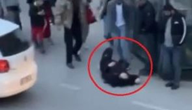 Kadınların yan bakma kavgası