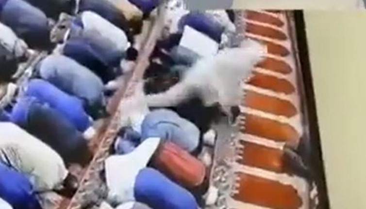 ABD'de korkunç olay. Türk vatandaşı namaz kıldıran imamı sırtından bıçakladı