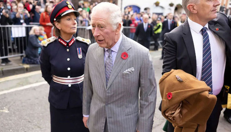 İngiltere Kralı Charles'a yumurta fırlatan kişinin cezası belli oldu