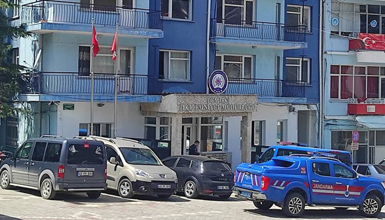 Polis lojmanlarında başından vuruldu; hastanede hayatını kaybetti