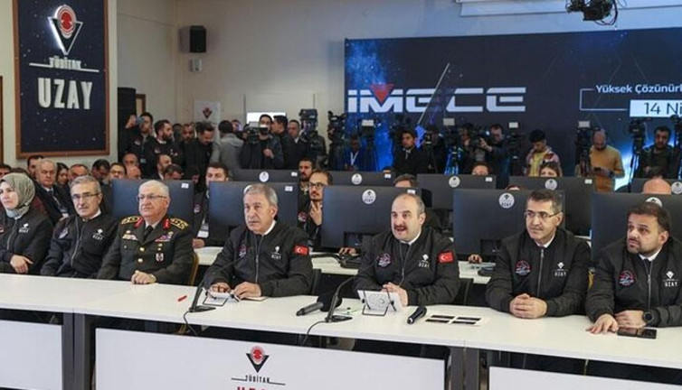 Hulusi Akar’ın ‘komplo’ sorusu canlı yayına yansıdı. İMECE'nin fırlatılması 3. kez ertelendi