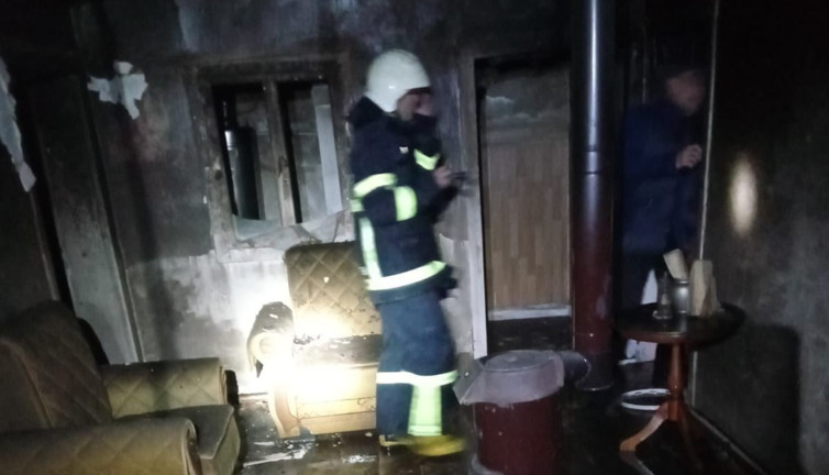 Erzincan’da evin çatısında yangın çıktı