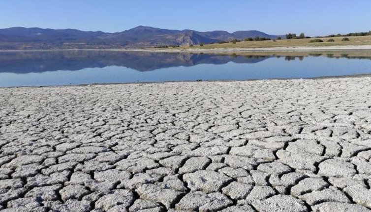 Göller diyarı Burdur’da 24 saatlik su kaldı! Şebeke suyuyla halı, araç, balkon ve teras yıkamak yasaklandı