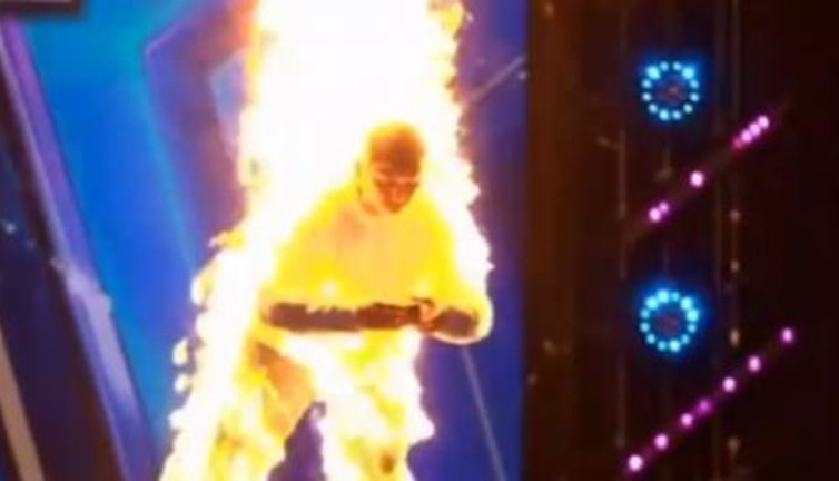 Stüdyoda kendini yaktı. Ağızlar açık kaldı