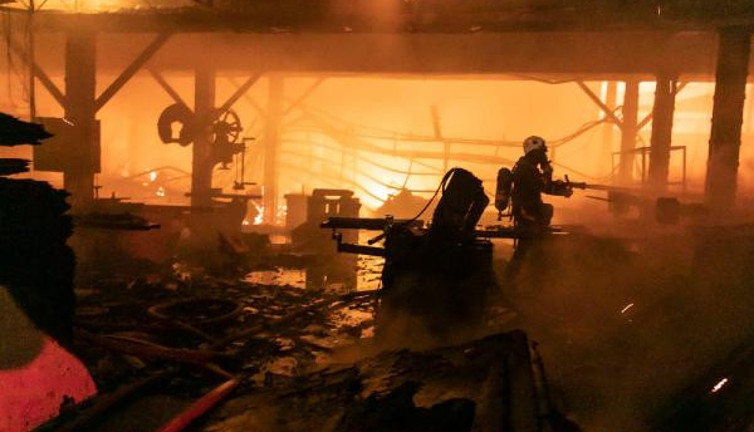 Mersin'deki mobilya fabrikası yangınında ölenlerin sayısı 4'e yükseldi