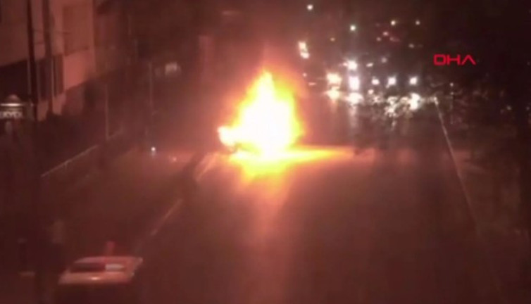 Şişli'de lüks araç alev alev yandı