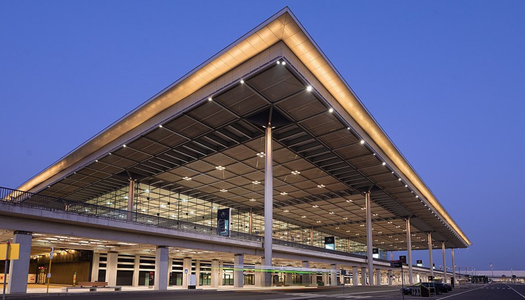 Uçuşu olanlar dikkat! Almanya'da grev çağrısı yapıldı