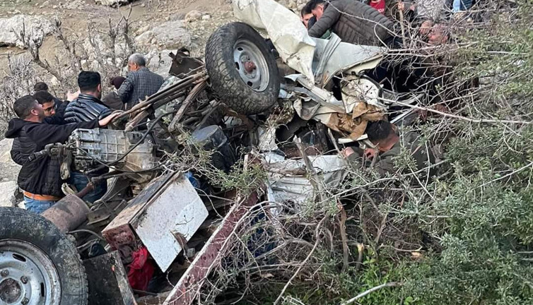 Kamyonet, 100 metrelik uçurumdan yuvarlandı: 1 ölü 1 yaralı