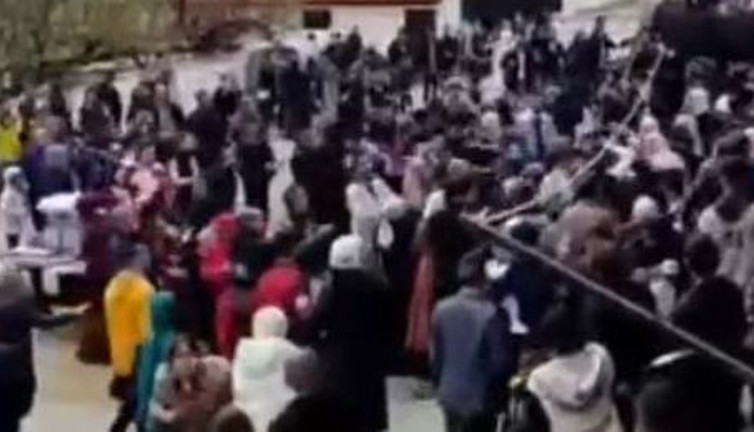 "Ayıp oluyor" dendikçe yumruklar konuştu