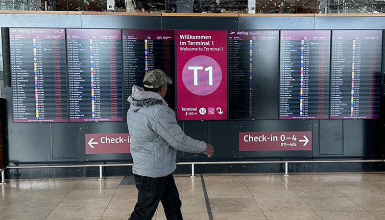 Almanya’da grevlerden dolayı 300’ün üzerinde uçuş iptal oldu