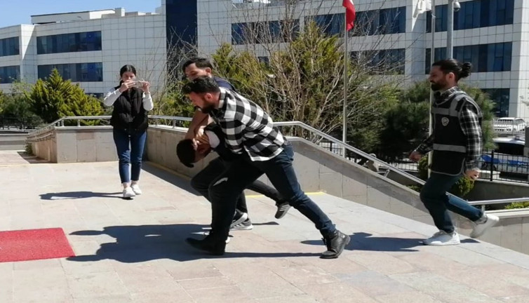 Tekirdağ'da polis aracına ateş açılmasına ilişkin yakalanan 3 zanlıdan biri tutuklandı