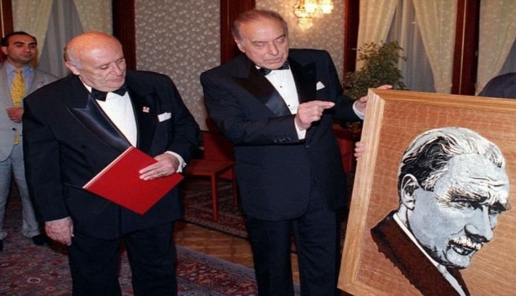 Azerbaycan ulusal lideri Aliyev, Ankara'da anıldı