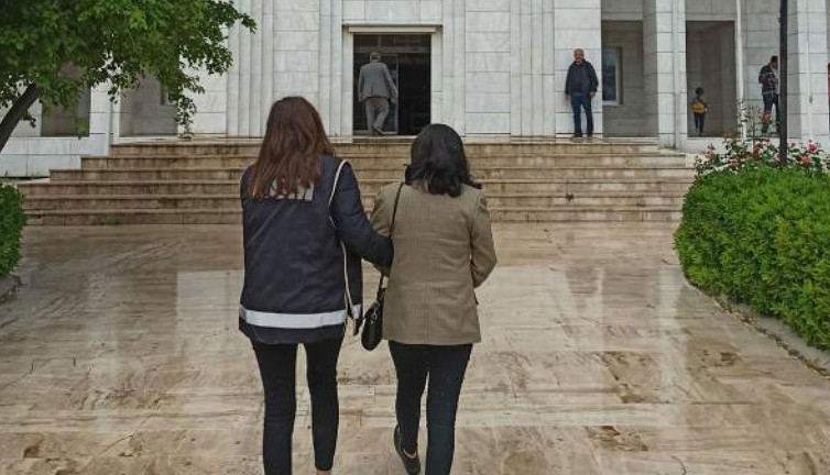 Depremzedeler için toplanan yardımları evine götürmüştü, serbest bırakıldı