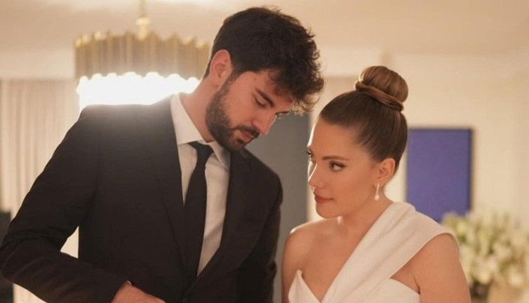 Yasak Elma’nın Yıldız’ı Eda Ece ile Buğrahan Tuncer nişanlandı