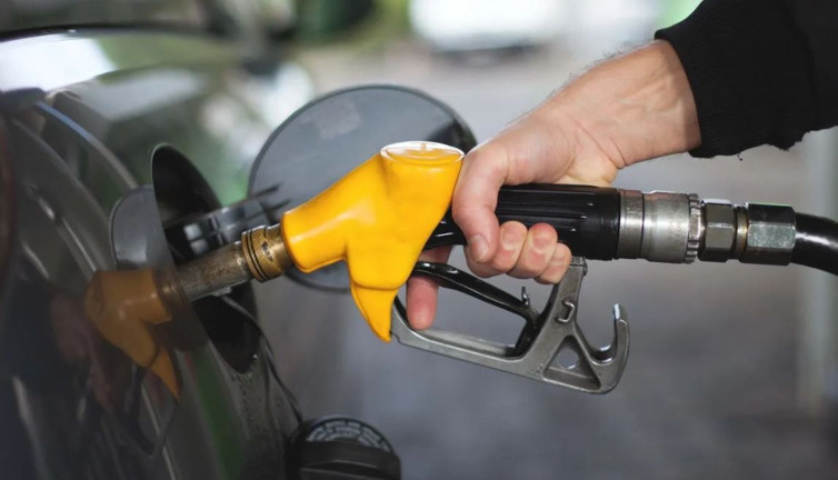 Deponuzu yarın doldurun. Benzine indirimcik geliyor