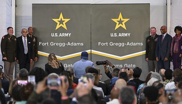 ABD'de ilk defa bir askeri tesise yaşayan siyahinin adı verildi