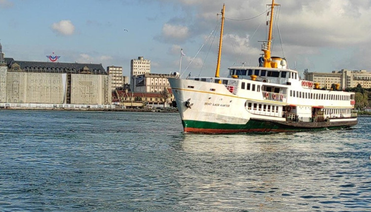 Vapurlardan Boğaz'da düdük eylemi