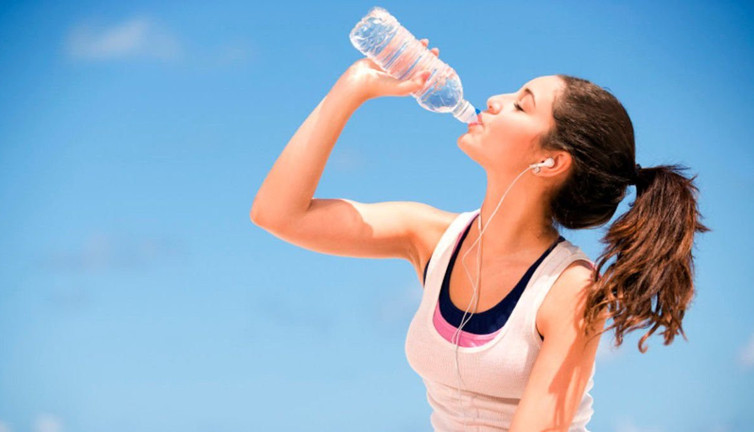 Normalden çok fazla su içmenin şaşırtan zararları ortaya çıktı