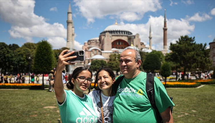 Türkiye yılın ilk çeyreğinde 6 milyon 212 bin yabancı ziyaretçi ağırladı