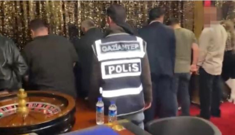 Lüks kumarhaneye polis baskını
