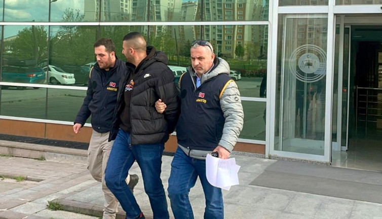 Kuyumcudan bıçak zoruyla 20 bilezik gasbetmişti! Tutuklandı…