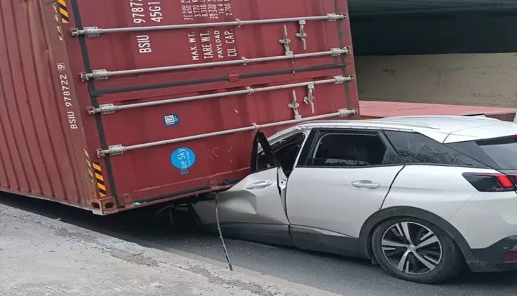 Aracına konteyner düşen Dunston'ın son durumu açıklandı